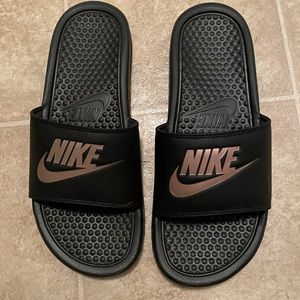 Black Nike slides with pink logo